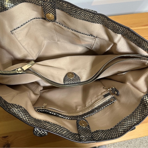 Danier | Metallic Snakeskin-Embossed Leather Tote | Structured Everyday Shoulder - Picture 11 of 16